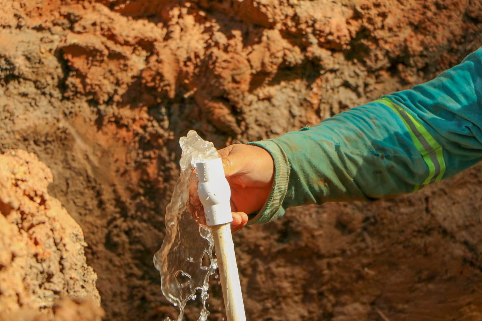 dom-continua-trabajos-para-llevar-agua-potable-a-habitantes-de-chalatenango